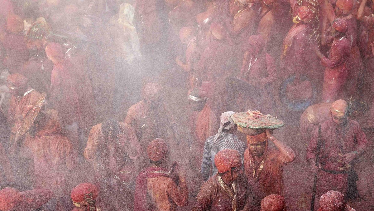 Mengenang Krishna, Umat Hindu India Rayakan Lathmar Holi