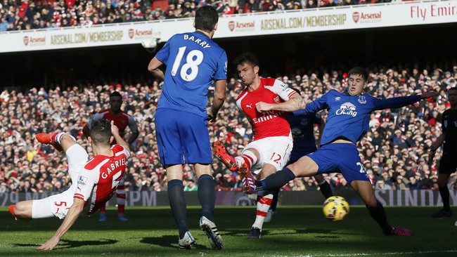 Penampilan kiper David Ospina membuat gawang Arsenal tidak kebobolan saat mengalahkan Everton 2-0 di Stadion Emirates, Minggu (1/3).