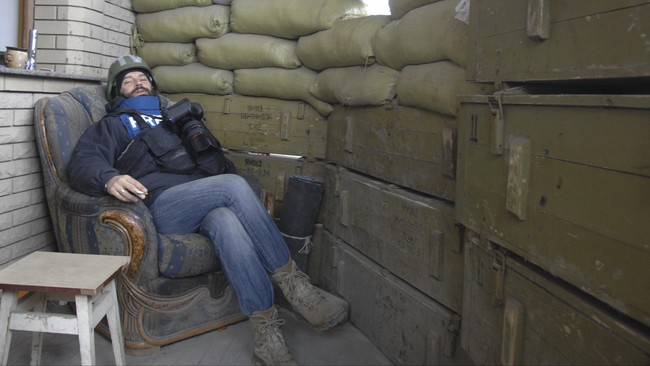 Seorang jurnalis foto berkebangsaan Ukraina Serhiy Nikolayev tewas menyusul serangan tembakan artileri yang mendera sebuah desa di barat laut Kota Donetsk.