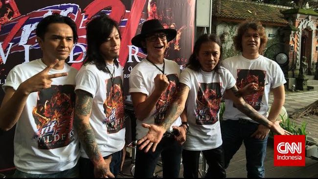 /Rif berencana menggandeng Gwen Stefani, Tommy Lee, dan Placebo untuk berkolaborasi menyanyikan lagu-lagu di album terbaru.
