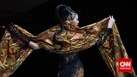Kebaya Cantik Anne Avantie dari Sisa Kebakaran Pasar Klewer
