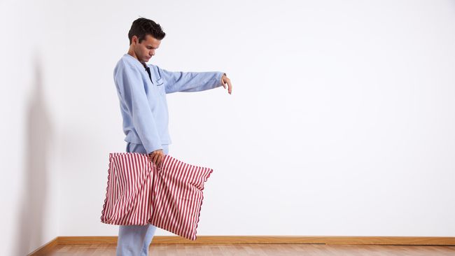 Sleepwalker atau orang yang punya kebiasaan berjalan saat tidur, biasanya juga cenderung mudah terserang nyeri kronis dan sakit kepala di saat terjaganya.