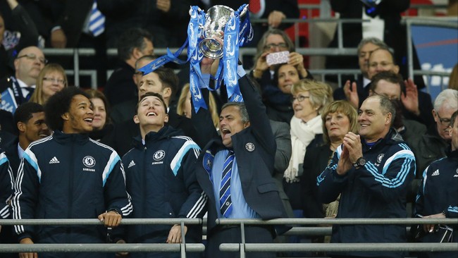 Mourinho menjadi manajer non-Inggris pertama yang berhasil merebut tiga gelar Piala Liga. Sebelumnya, The Special One menjuarai Piala Liga pada 2005 dan 2007.