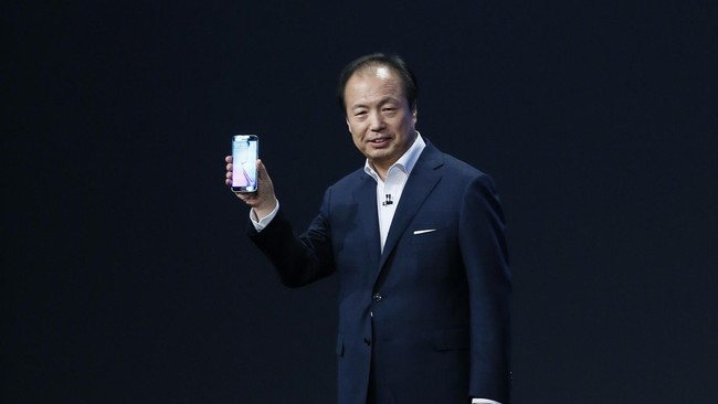 Berbagai cara telah dilakukan Samsung untuk mengalahkan Apple. Terakhir, mereka telah menyiapkan US$ 13,8 miliar untuk menjadi perusahaan nomer satu.
