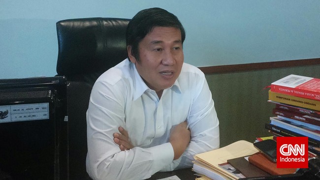 Komisioner KY Taufiqurrahman Syahuri menilai hakim tunggal pemutus sengketa praperadilan Komjen Budi Gunawan, Sarpin Rizaldi tak sepatutnya geram kepada publik