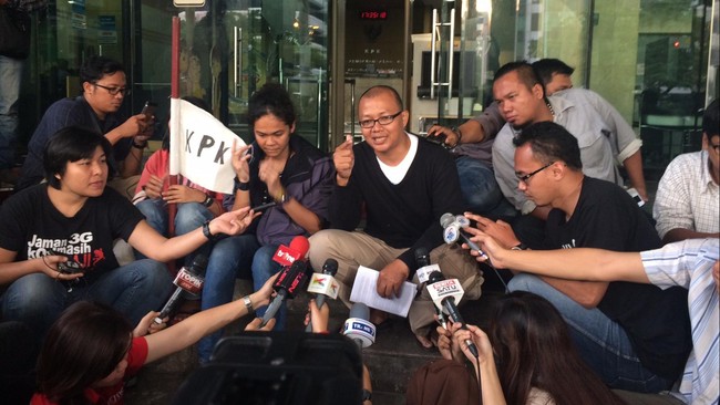 Pimpinan Komisi Pemberantasan Korupsi (KPK) secara resmi mengumumkan pelimpahan kasus yang menjerat Komisaris Jenderal Budi Gunawan hari ini, Senin (2/3).