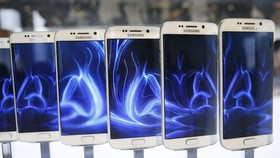 Galaxy S6 Edge Simpan 'Kelemahan' iPhone 6 Plus