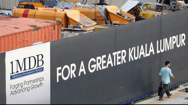 Kepolisian Malaysia terus melakukan penggeledahan ke sejumlah tempat milik eks PM Najib Razak yang diduga terkait dengan skandal korupsi 1MDB.