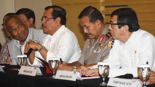 “Saya rasa kurang bijak kalau maksudnya untuk solusi harus komprehensif, jangan sepihak,” ujar Wakil Ketua Tim 9 Jimly Asshiddiqqie.