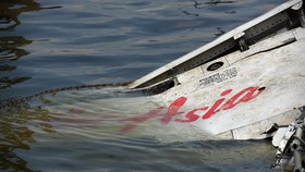 Keluarga Korban Peringati Setahun Tragedi AirAsia QZ8501