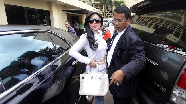 Syahrini, melalui kuasa hukumnya, siap melakukan somasi terhadap siapa pun yang menyalahgunakan foto bersamanya untuk dagang atau iklan.