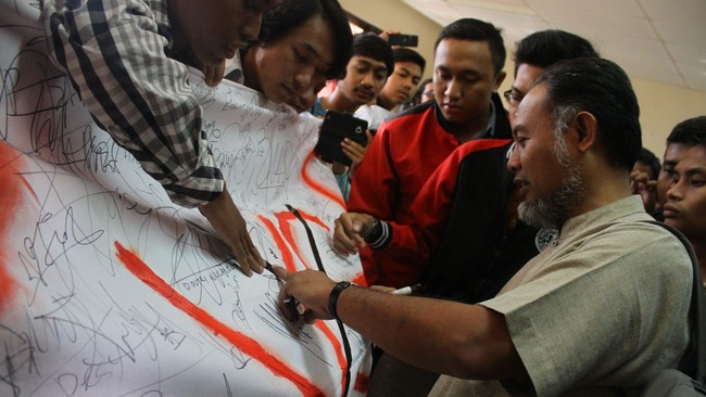 Anggota Komisi III DPR Akbar Fasial menyebut pengadilan paling pas menjadi ajang pembuktian salah atau tidaknya Bambang Widjojanto.