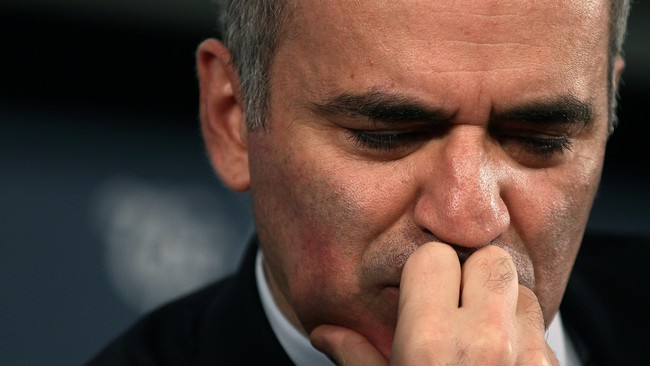 Mantan juara dunia catur dan kini tokoh oposisi Rusia Garry Kasparov mengatakan kematian Boris Nemtsov memupuskan harapan transisi politik damai di Rusia. 