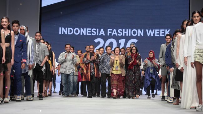 Ali Charisma dan enam desainer lainnya mengundurkan diri sebagai anggota APPMI dan Indonesia Fashion Week.
