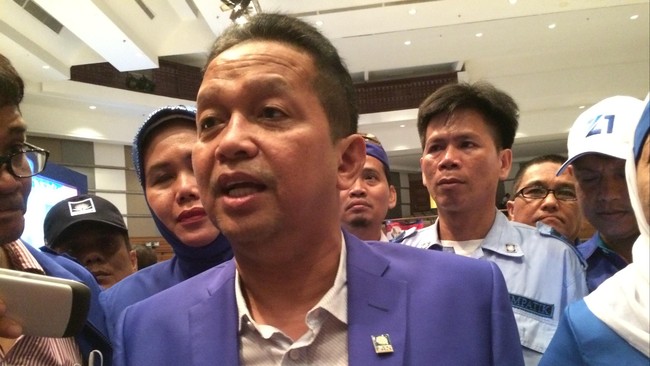 Ketua Majelis Pertimbangan Partai PAN terpilih Soetrisno Bachir tak mempermasalahkan niatan mundur dari beberapa kader PAN pendukung Hatta Rajasa.