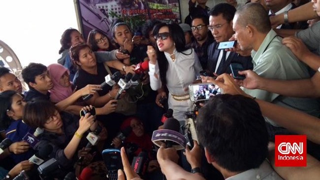 Penyidik KPK mesti mengusut sumber nota dinas yang menyebutkan tiga nama tokoh yakni Fadli Zon, Fahri Hamzah dan Syahrini dalan kasus dugaan suap pajak.