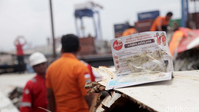 Seluruh benda yang diduga merupakan harta milik korban telah dikumpulkan Basarnas untuk diserahkan pada keluarga korban.