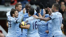 Pellegrini : Barcelona Pasti Bermain Lambat