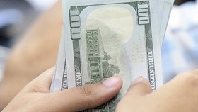 Rupiah Jeblok ke Rp14.387 per Dolar AS