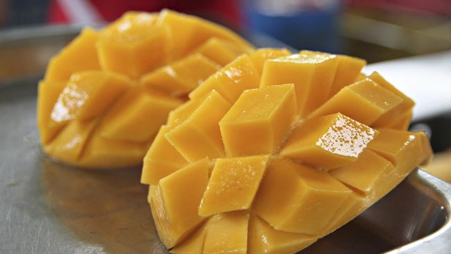 Jika Anda pencinta buah mangga, rasanya Anda tak perlu melakukan berbagai perawatan mahal di klinik kecantikan untuk mendapatkan efek awet muda.