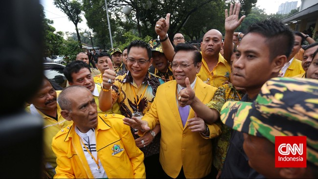 Ketua Umum Golkar Agung Laksono mengklaim dukungan kader kepadanya datang bak air bah. Ia yakin Golkar akan tetap kuat sebagai institusi politik.