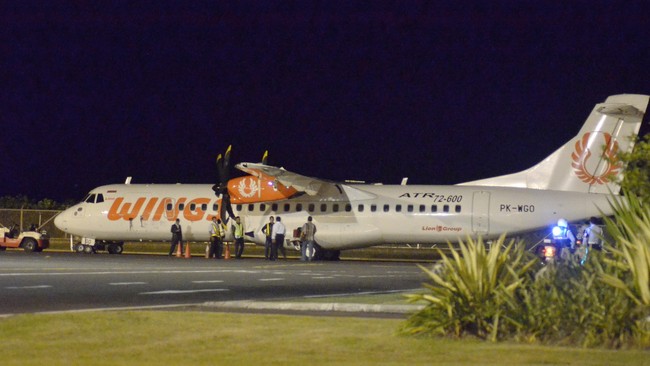 Evakuasi pesawat Wings Air yang tergelincir di Bandara Ahmad Yani belum selesai dilakukan. Penutupan bandara diperpanjang hingga pukul 08.00 WIB.