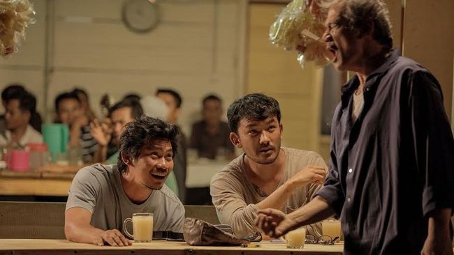 Bulan di Atas Kuburan merupakan film buatan Asrul Sani tahun 1973, didasarkan sajak Sitor Situmorang berjudul Malam Lebaran.