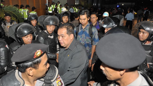 Komjen Badrodin Haiti mengatakan, total personel Polri yang siaga untuk eksekusi dan pengamanan selama proses eksekusi berjumlah 250 orang.