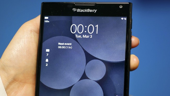 Malang nian nasib pengguna BlackBerry ini yang ditangkap pihak berwajib setelah menolak memberikan password miliknya.