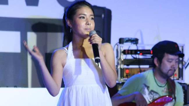 Ribuan anak muda di Korea memiliki cita-cita untuk terkenal. Mereka seakan tidak peduli dengan terus menempa diri meski tidak memiliki waktu untuk diri sendiri.