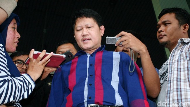 Korporasi memang tak langsung menerima keuntungan dari korupsi. Namun dari kejahatan korupsi, perusahaan memperoleh izin yang berujung pada laba.