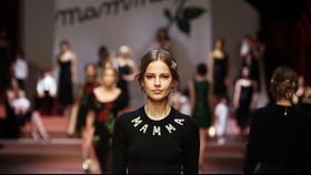 Dolce & Gabbana Mulai Rambah Pasar Busana Muslim