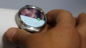 Jam Tangan Pintar Android Bisa Terhubung ke iPhone