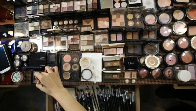 Kosmetik berbahan mineral kini mulai banyak dan populer, tapi tak banyak yang tahu bagaimana memilih yang tepat.
