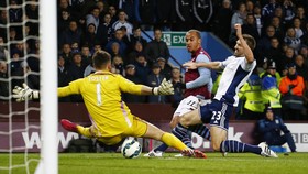Laga Penuh Kartu Kuning, Aston Villa 2-1 West Brom