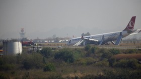 Turkish Airlines Tergelincir, Bandara Nepal Masih Ditutup