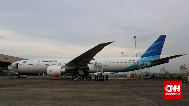 Pesawat Garuda Indonesia tujuan Jakarta-Yogyakarta sempat tergelincir saat mendarat di Bandara Adi Sutjipto. Seluruh penumpang dan kru selamat. 
