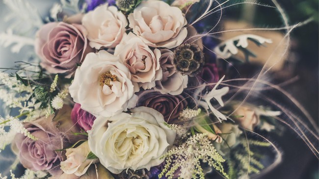 Dokter kecantikan Oky Pratama melaporkan aksi dugaan teror berupa kiriman karangan bunga berisi fitnah dan pencemaran nama baik ke Polda Metro Jaya.