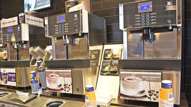 Profesi barista hanya akan tergusur mesin pembuat kopi tatkala mereka tak lagi punya keingintahuan untuk menggali pengetahuan tentang kopi lebih banyak.