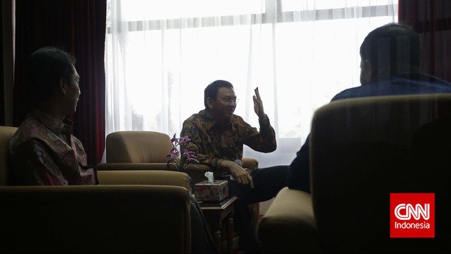 Tudingan Haji Lulung kepada Ahok yang mengamuk dalam mediasi dengan DPRD, dibantah PNS DKI yang turut hadir dalam rapat bersama Mendagri, Kamis siang ini.