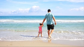 img-title 6 Cara Membangun <i>Bonding</i> Ayah dan Anak, Lakukan Sejak Dini