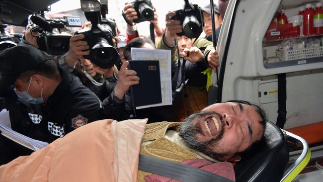 Korea Selatan tengah meninjau apakah Korea Utara berada di balik serangan terhadap Dubes AS Mark Lippert yang diserang dengan pisau buah.