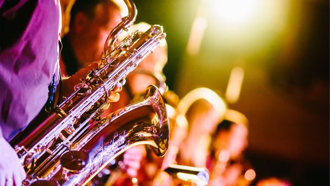 Di awal perkembangannya, musik jazz disebut sebagai Musik Iblis yang sempat dilarang diperdengarkan di ruang-ruang publik.