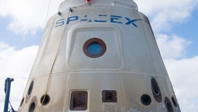 SpaceX sukses meluncurkan roket dan kapsul pembawa kargo ke ISS pada 17 April lalu, dan kini kapsulnya dijadwalkan mendarat dengan parasut di Samudera Pasifik.