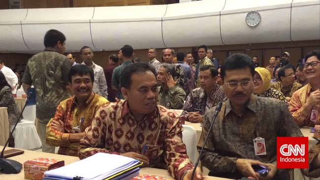 Gaji anggota DPRD DKI Rp 31 juta, dipotong pajak jadi Rp 25 juta. "Jelas lebih kecil dari penghasilan saya di perusahaan, uang jasa konsultan," kata Prabowo.