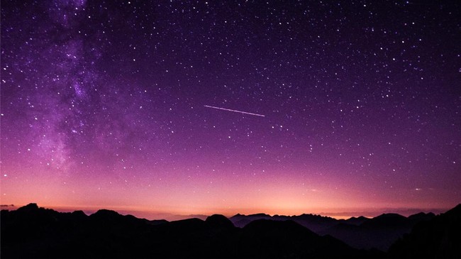Hujan meteor Quadrantids selalu nampak di Januari. Berikut sejarah dan keunikan hujan meteor yang bisa dilihat di Indonesia dini hari nanti.