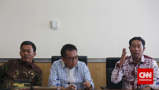 DPRD akan mengevaluasi pengaadaan mesin tik ini. Kementerian Dalam Negeri sebelumnya juga sudah mencoret kegiatan ini dalam APBD DKI.