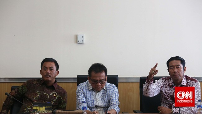 "Kalau anggaran pembangunan sekolah Rp 4 miliar dipotong 20 persen tahun depan juga dipotong, ya enggak jadi sekolahnya," kata Sekda DKI Jakarta Saefullah.
