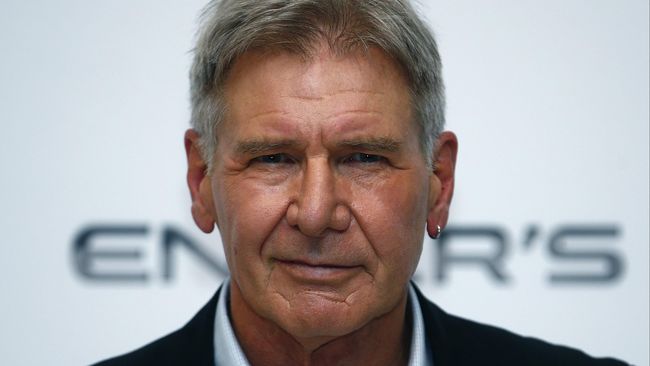 Harrison Ford yang cedera dalam kecelakaan pesawat di Los Angeles, Kamis (5/3), punya lisensi terbang sejak 1996. Ia biasa menerbangkan pesawat dan helikopter.