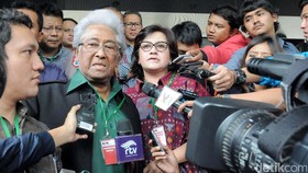 Doa dan Kenangan Bambang Widjojanto untuk Adnan Buyung